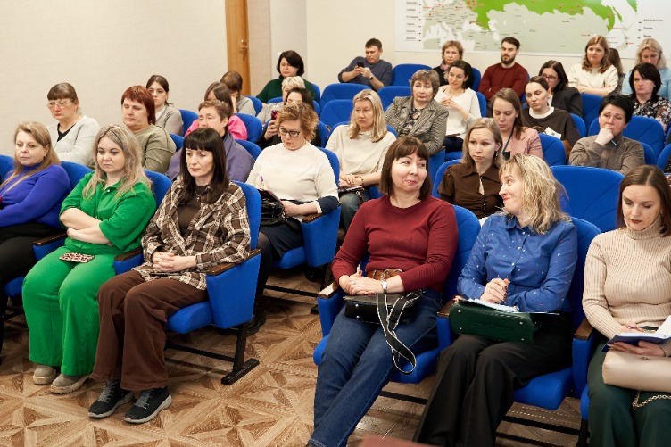 Трудовая инспекция ответила на самые актуальные вопросы бизнеса: открытая встреча в ТПП Смоленской области собрала 44 участника