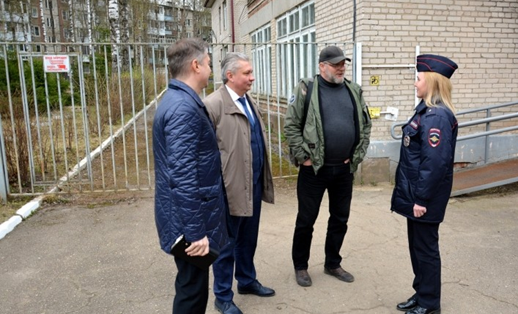 Владимир Архипенков принял участие в общественной проверке качества миграционных госуслуг в Смоленске