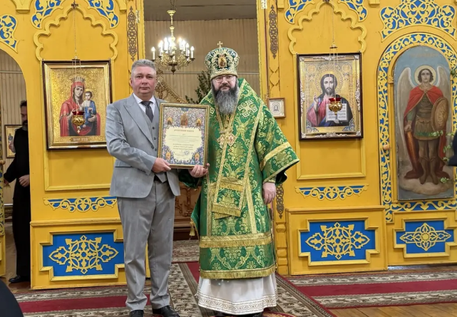 Президент ТПП Смоленской области Владимир Архипенков получил архиерейскую грамоту