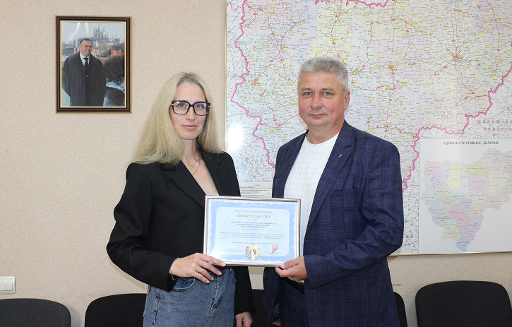 Президент ТПП Смоленской области Владимир Архипенков вручил свидетельство о включении ООО ПО «СмоленскЭлектроКабель» в Реестр надёжных партнёров ТПП РФ Президент ТПП Смоленской области Владимир Архипенков вручил свидетельство о включении ООО ПО «СмоленскЭлектроКабель» в Реестр надёжных партнёров ТПП РФ
