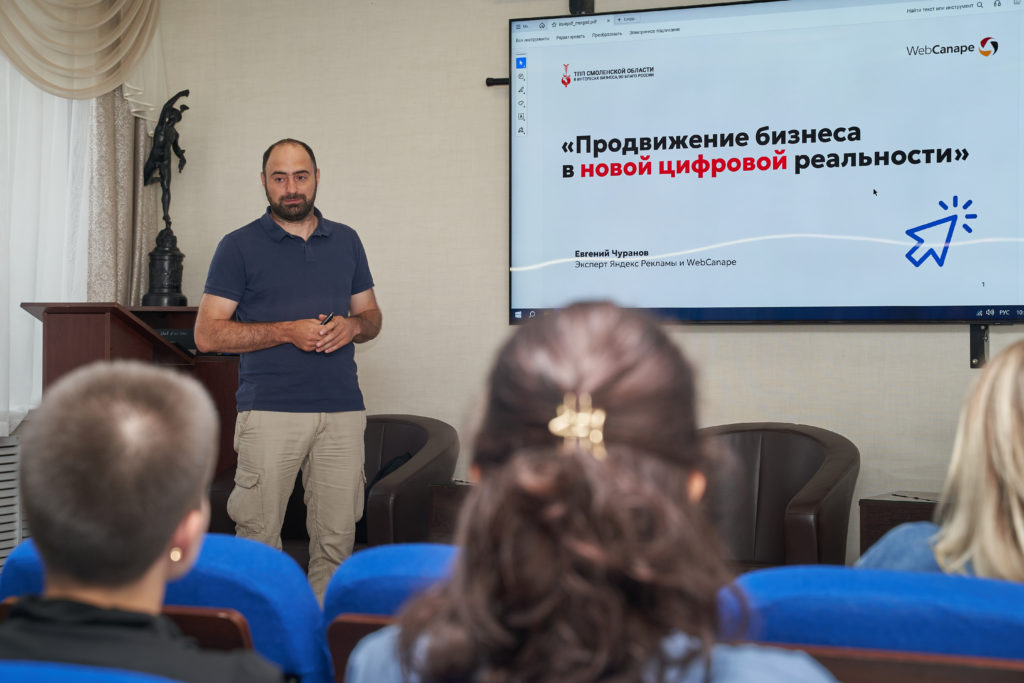 Более половины пользователей получают ответы от нейросетей, не переходя на сайты — эксперт Яндекса